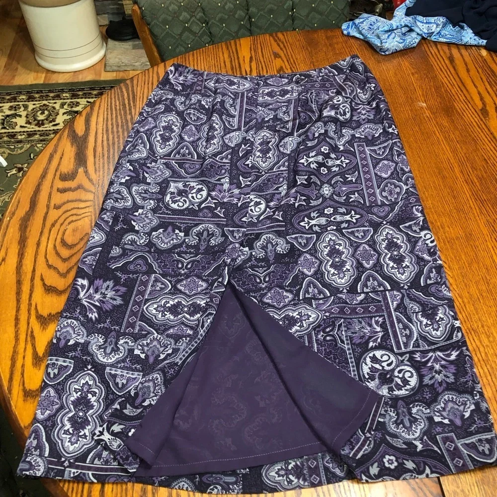 TALBOTS SIZE 14 PURPLE PATTEREN PAISLEY SKIRT FULLY LINED BACK SPLIT HEM EUC